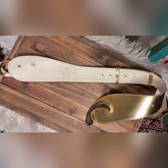 Vintage 31" Vegan Leather Belt - Picture 8 of 8